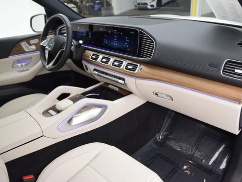 Used 2025 Mercedes-Benz GLS 450 4MATIC image 15