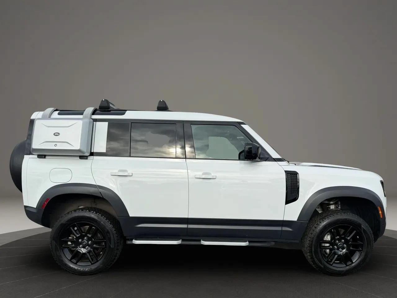 Used 2020 Land Rover Defender 110 SE AWD/4WD image 6
