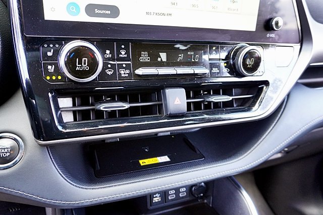 Used 2023 Toyota Highlander Limited FWD image 41