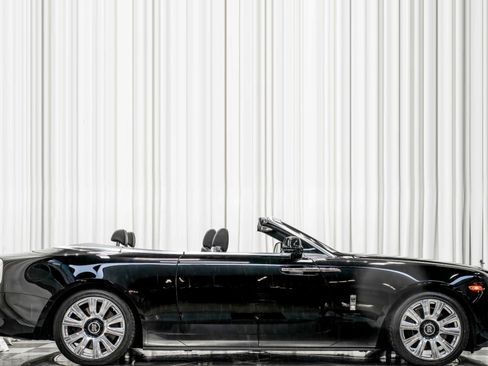 Used 2017 Rolls-Royce Dawn RWD image 2