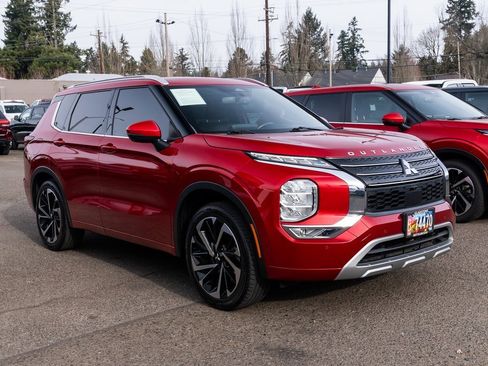 Used 2022 Mitsubishi Outlander SEL image 1