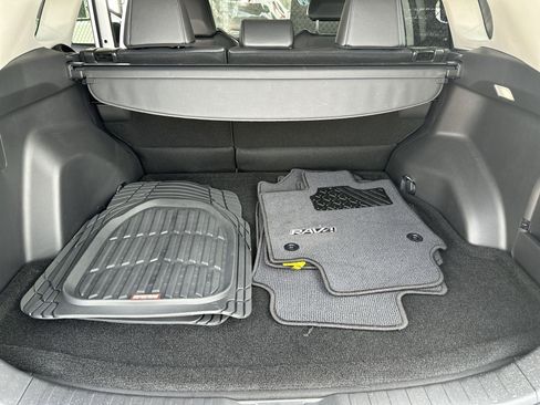 Used 2025 Toyota RAV4 XLE Premium image 21