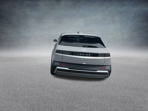 New 2025 Hyundai Ioniq 5 SE image 18
