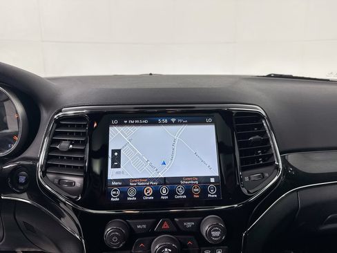 Used 2019 Jeep Grand Cherokee Trailhawk w/ Trailhawk Luxury Group AWD/4WD image 4