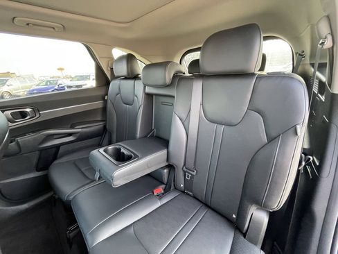 Used 2025 Kia Sorento S w/ Panoramic Sunroof Package image 27