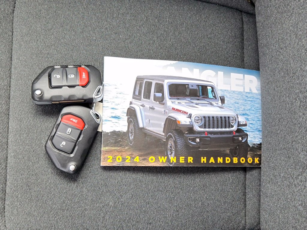 Used 2024 Jeep Wrangler Unlimited AWD/4WD image 11