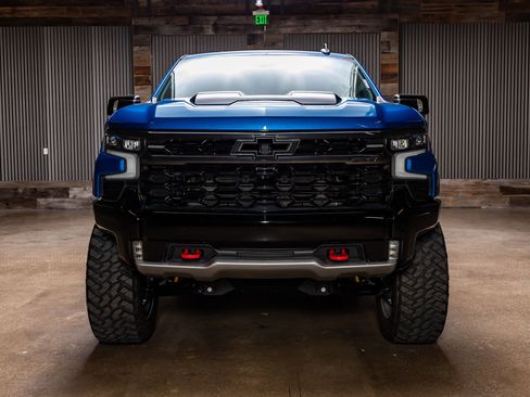 Used 2023 Chevrolet Silverado 1500 ZR2 w/ Technology Package image 2