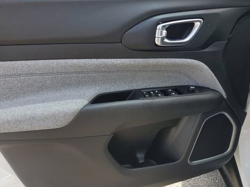 Used 2022 Jeep Compass Latitude FWD image 21