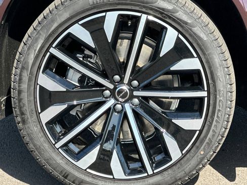 New 2026 Volvo XC90 B6 Plus w/ Protection Package Premier AWD/4WD image 24