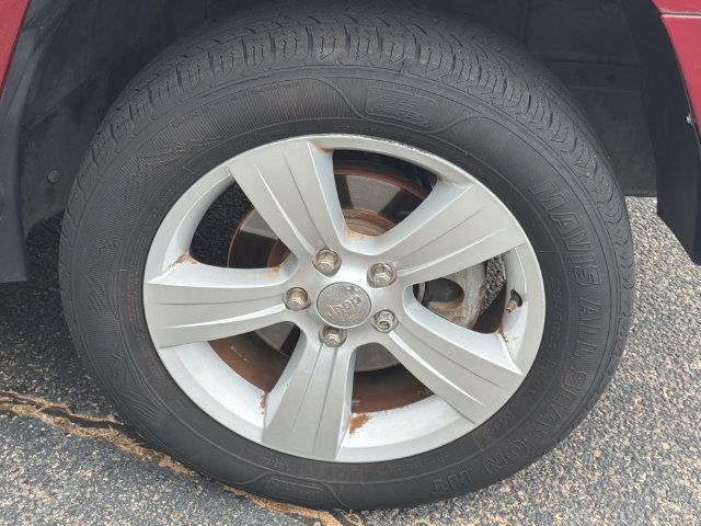 Used 2019 Jeep Cherokee Latitude Plus FWD image 13