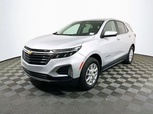 Used 2022 Chevrolet Equinox LT w/ Driver Convenience Package image 4