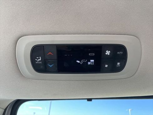 Certified 2023 Chrysler Pacifica Touring-L FWD image 39