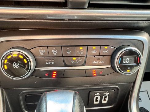 Used 2019 Ford EcoSport SE image 23
