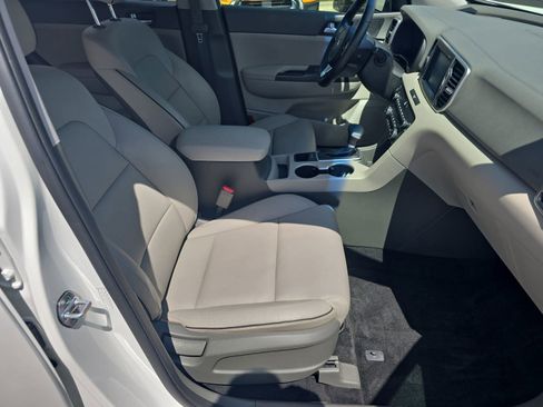 Used 2017 Kia Sportage EX image 10