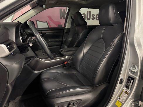 Used 2022 Toyota Highlander XLE image 19