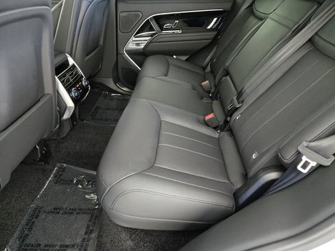Used 2025 Land Rover Range Rover SE AWD/4WD image 5