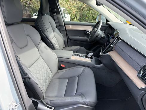 Certified 2025 Volvo XC90 B6 Plus image 17