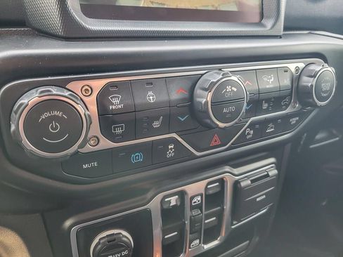Used 2022 Jeep Wrangler Unlimited Sahara AWD/4WD image 16