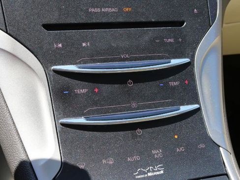 Used 2013 Lincoln MKZ FWD image 14