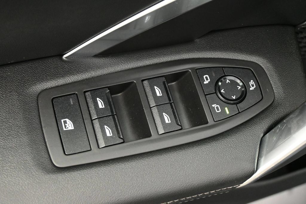 Used 2025 BMW X1 M35i AWD/4WD image 4