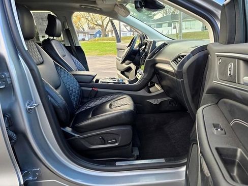 Used 2023 Ford Edge Titanium w/ Cold Weather Package image 34