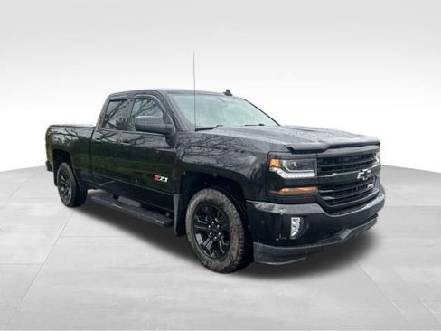Used 2018 Chevrolet Silverado 1500 LT w/ Midnight Edition AWD/4WD image 7