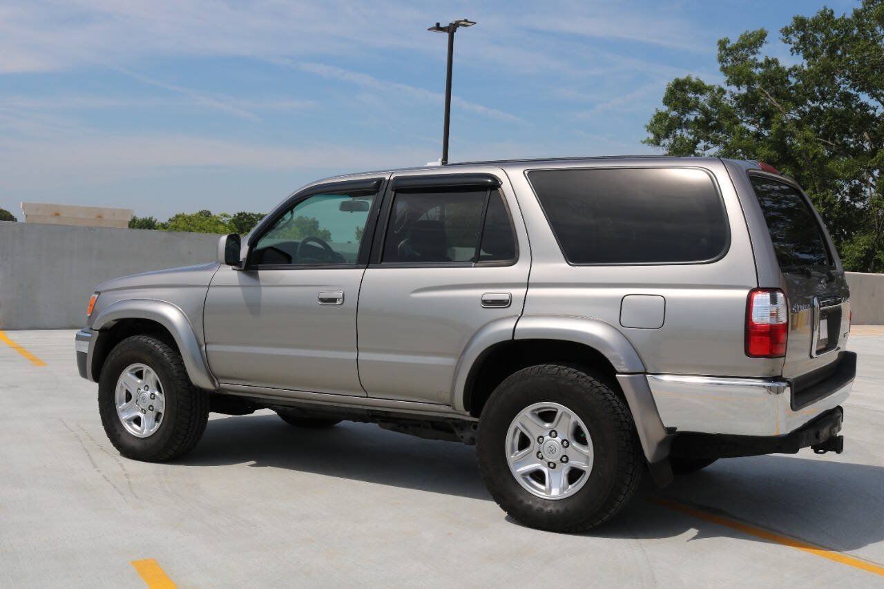 Used 2002 Toyota 4Runner SR5 AWD/4WD image 40