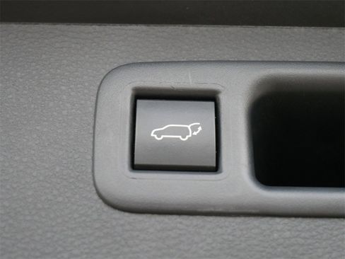 Used 2024 Toyota Highlander LE image 13