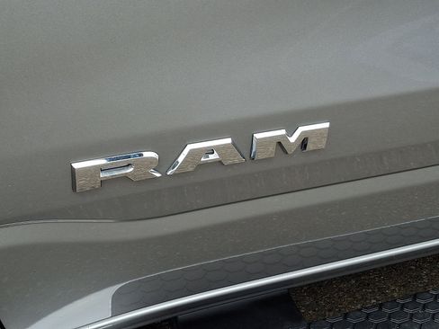 Used 2022 RAM 1500 Big Horn RWD image 32