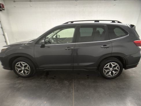 Used 2024 Subaru Forester Premium image 6