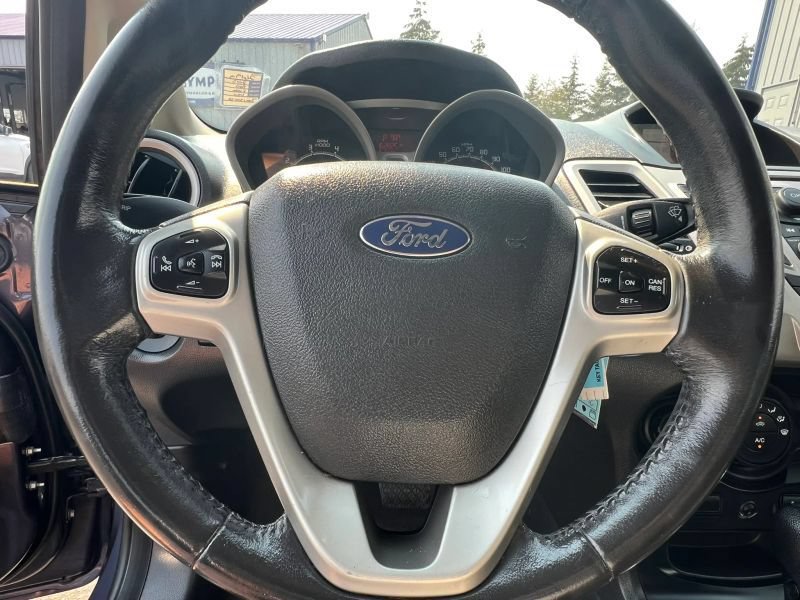 Used 2013 Ford Fiesta SE FWD image 27