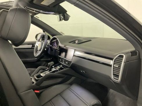 Used 2023 Porsche Cayenne S Platinum AWD/4WD image 26