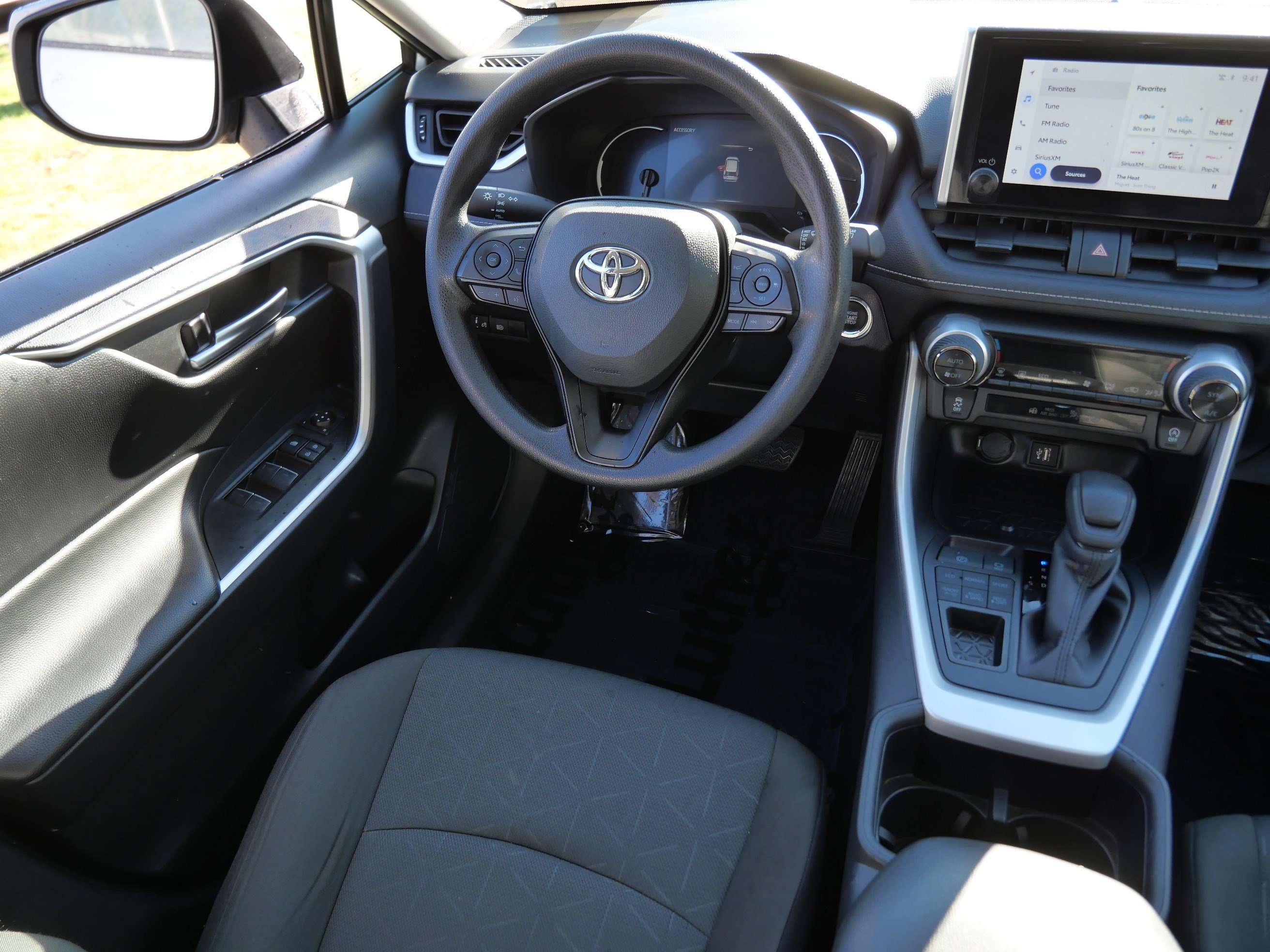 Certified 2025 Toyota RAV4 XLE AWD/4WD image 10