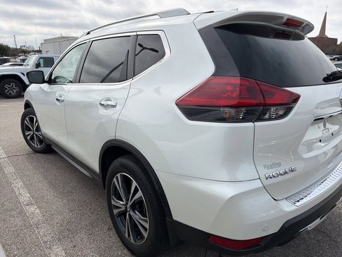 Used 2019 Nissan Rogue SV w/ Premium Package image 6