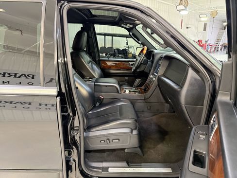 Used 2017 Lincoln Navigator Select RWD image 30