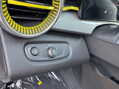 New 2025 Chevrolet Trax LT w/ Driver Confidence Package image 9