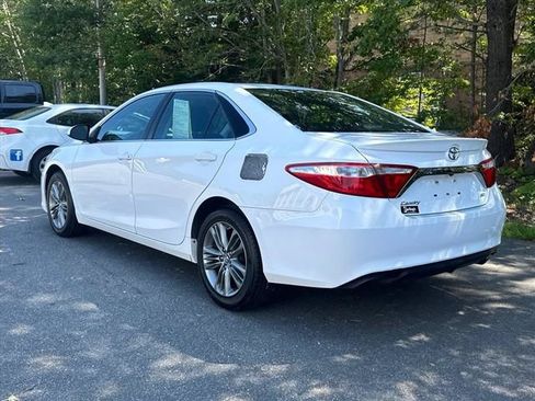 Used 2017 Toyota Camry SE w/ Moonroof Package FWD image 8