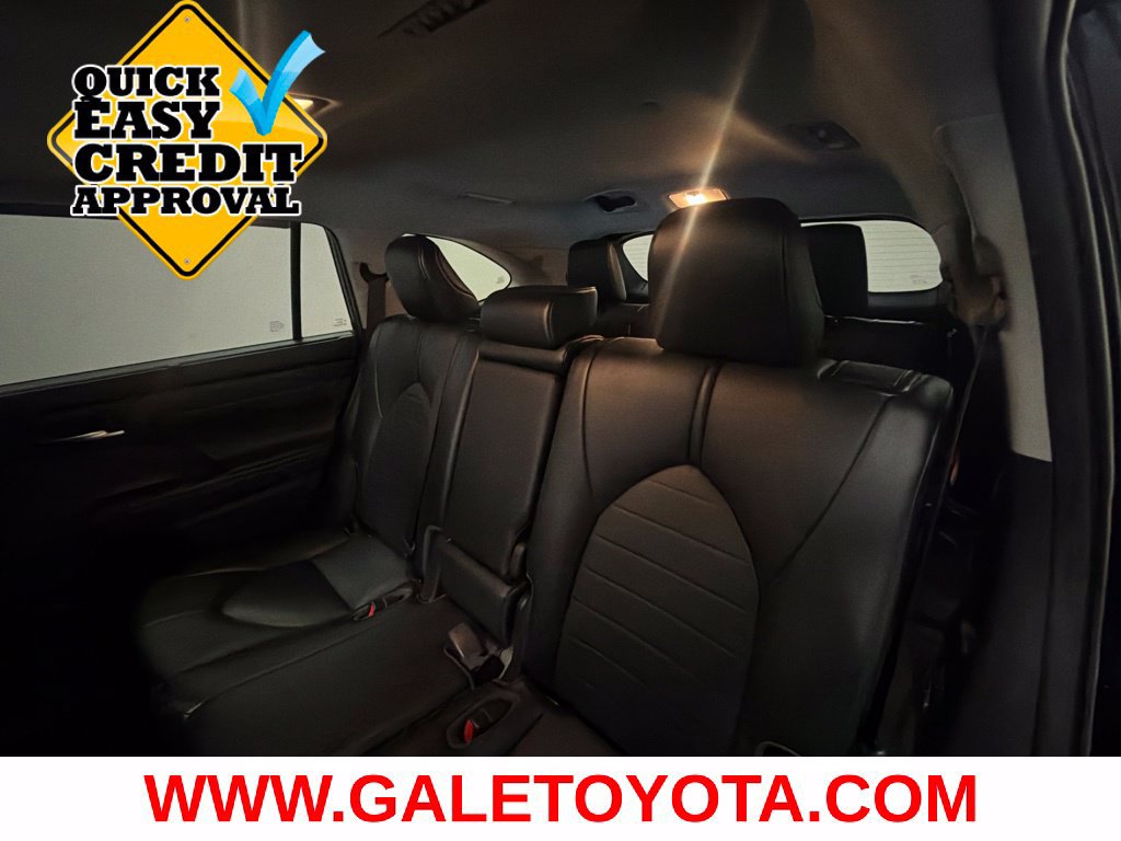 Used 2021 Toyota Highlander XLE AWD/4WD image 15