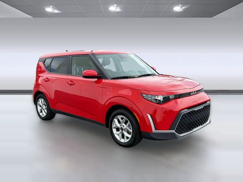Used 2025 Kia Soul LX w/ LX Technology Package FWD image 6