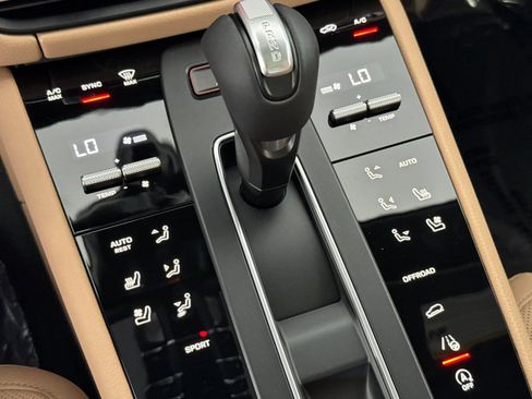 New 2026 Porsche Macan AWD/4WD image 24