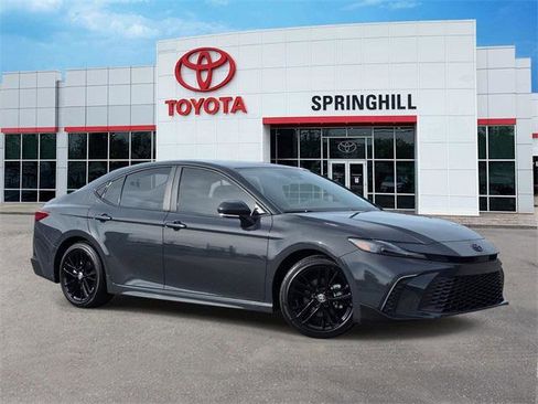 Certified 2025 Toyota Camry SE image 1