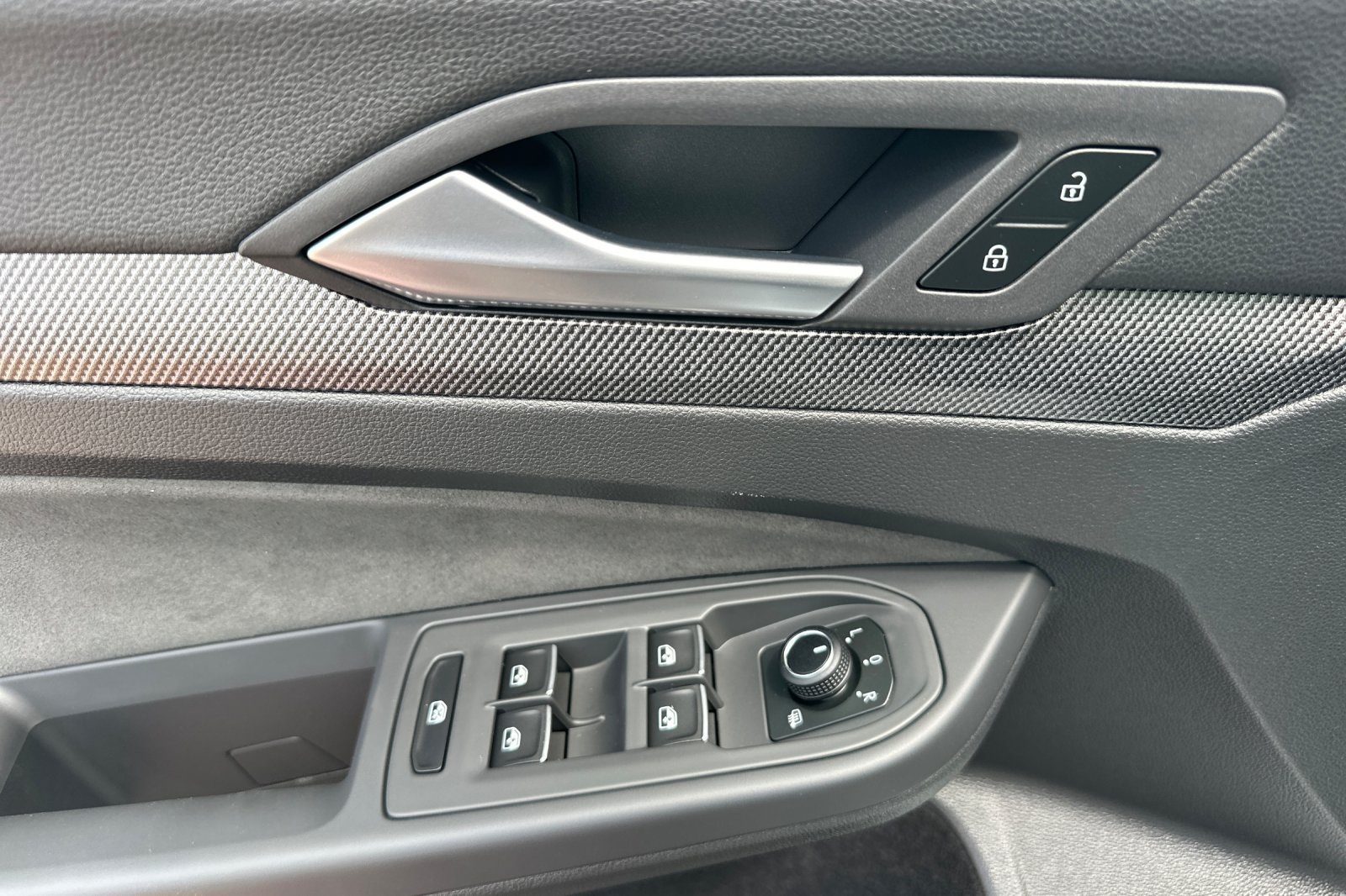 New 2026 Volkswagen GTI SE FWD image 9