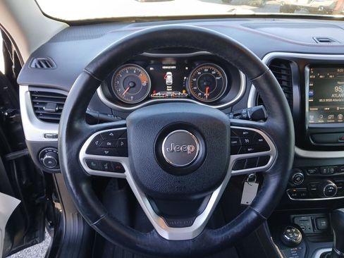 Used 2017 Jeep Cherokee Trailhawk w/ Cold Weather Group image 24