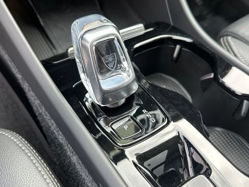 Certified 2024 Volvo XC40 B5 Plus w/ Protection Package Premier AWD/4WD image 19