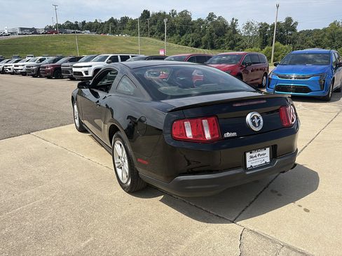 Used 2010 Ford Mustang Coupe RWD image 3