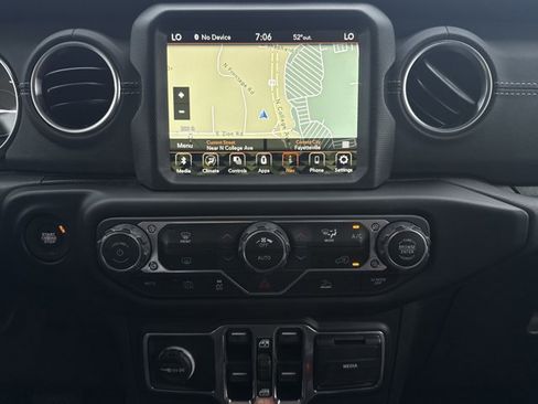 Used 2023 Jeep Wrangler Unlimited Sahara AWD/4WD image 17