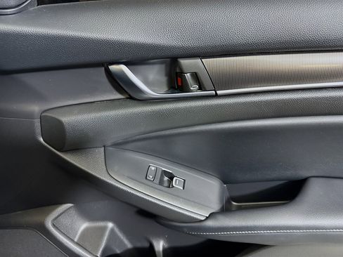 Used 2018 Honda Accord Sport image 31