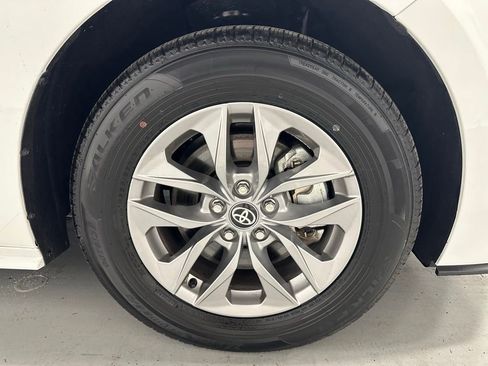 Used 2025 Toyota Sienna LE FWD image 67