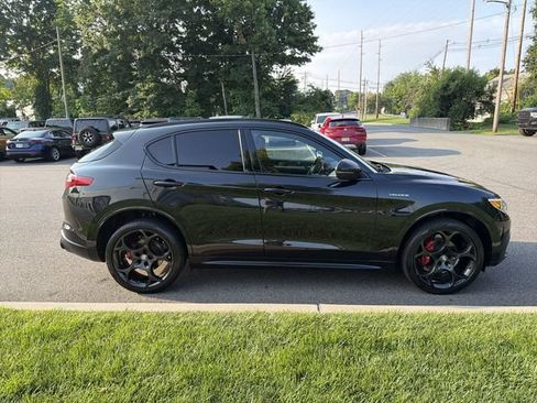 Used 2023 Alfa Romeo Stelvio Veloce AWD/4WD image 9