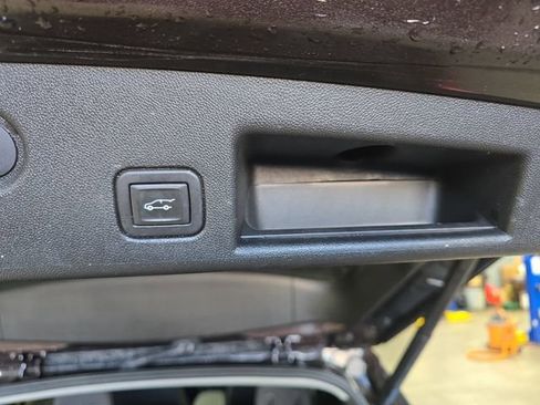 Used 2020 Chevrolet Equinox LT w/ Driver Convenience Package image 14